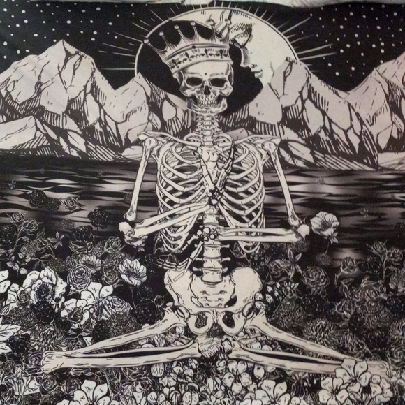 Skeleton tapestry, black & white - Picture 1 of 3